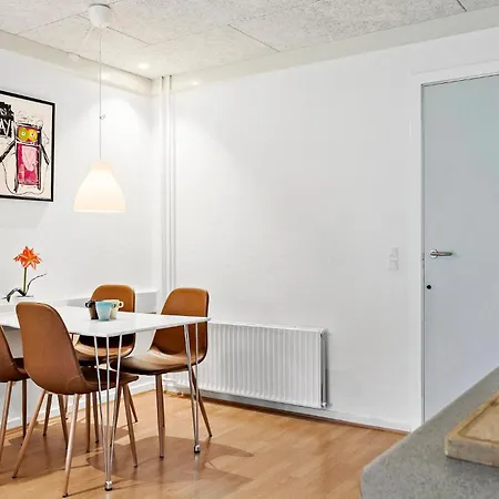 Апартаменты 1 Bedroom Lovely In *